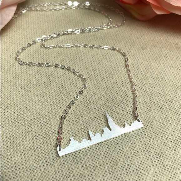 Dainty NYC New York Skyline Silver Necklace - Picture 5 of 6